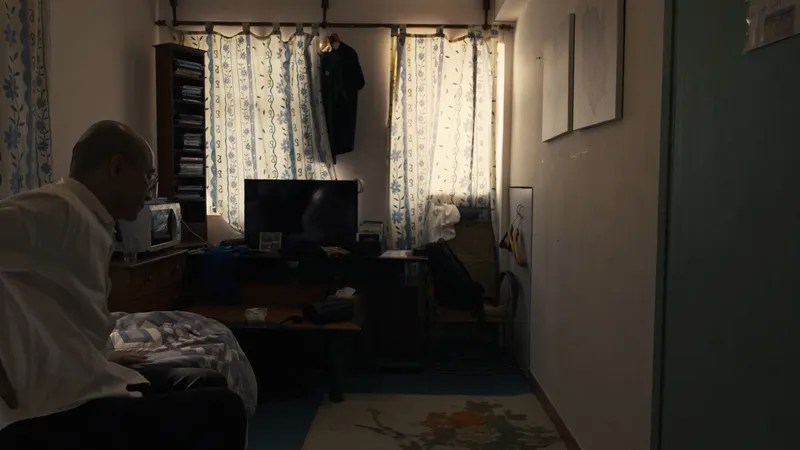Distance 距離 — still 1