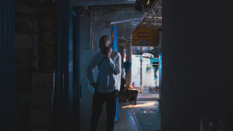 Distance 距離 — still 6